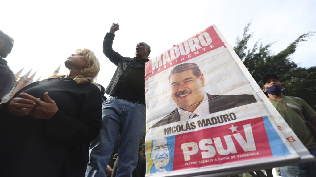 Провоенные блогеры высоко оценили военную операцию по похищению Николаса Мадуро в Венесуэле