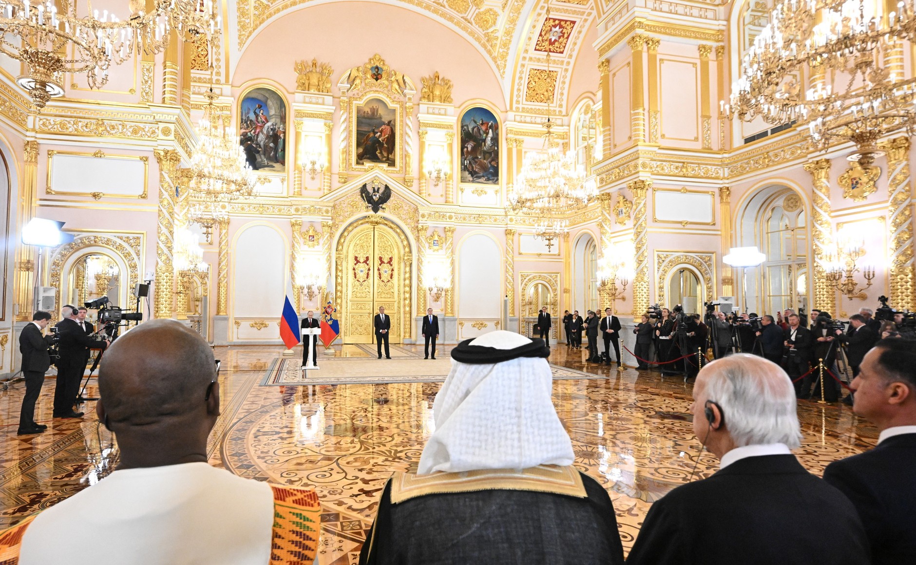 Владимир Путин принял верительные грамоты и выступил перед послами 32 стран