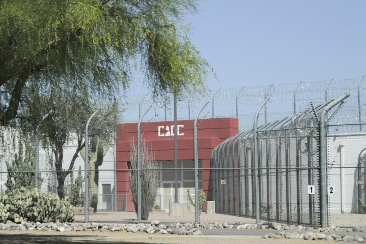 25 января 2026 года из Аризоны вылетел депортационный спецрейс с россиянами на борту