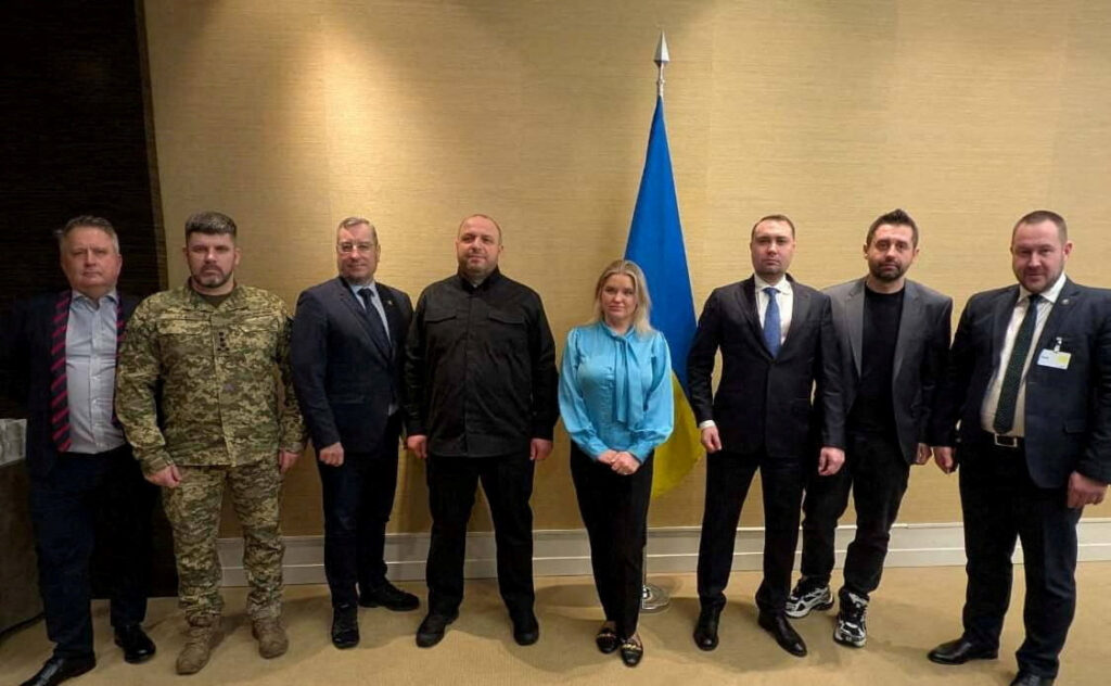 Рустем Умеров и&nbsp;другие члены украинской делегации после встречи с&nbsp;делегациями России и&nbsp;США во&nbsp;время переговоров в&nbsp;Женеве<br />
