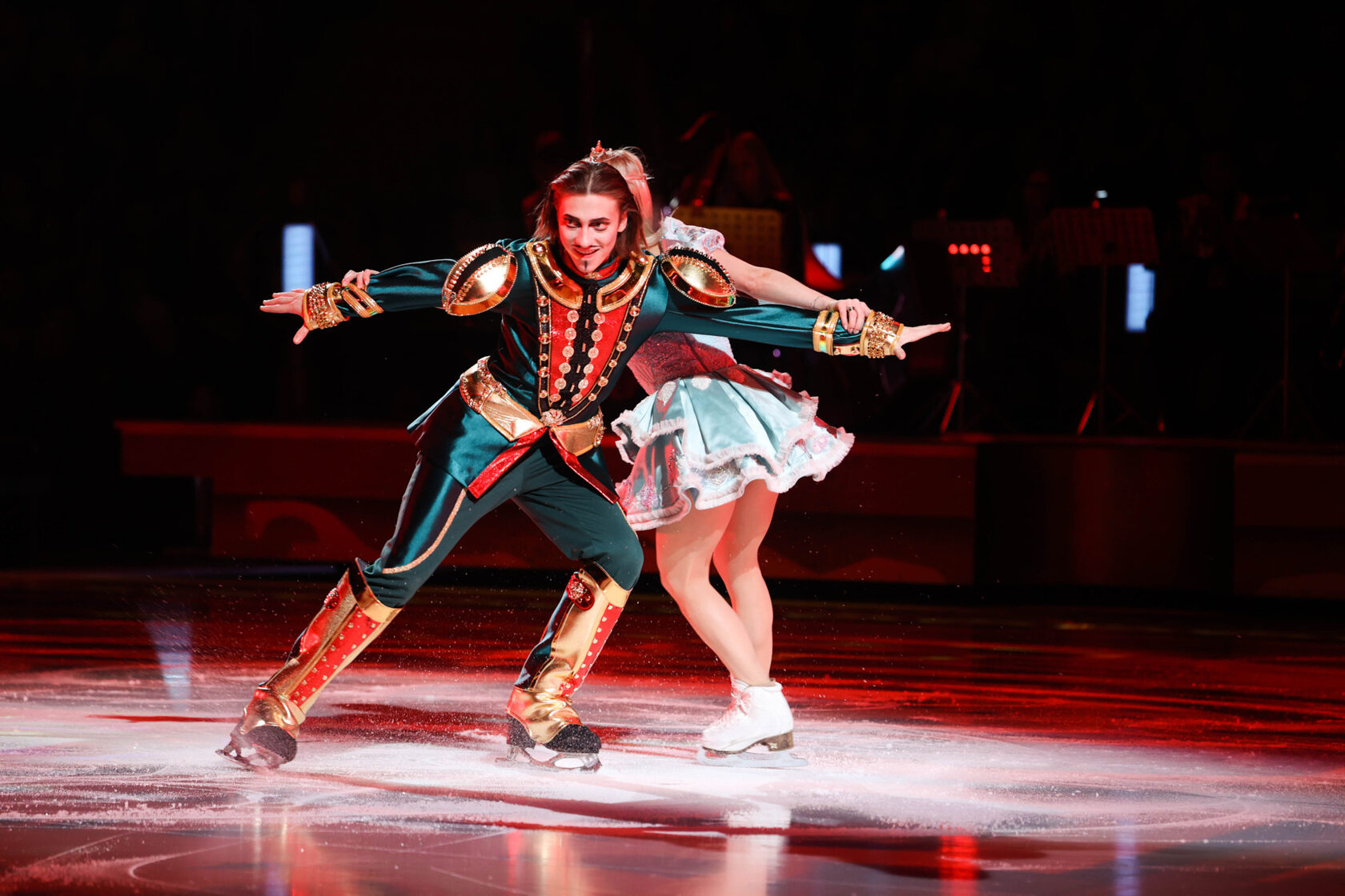 Жена Пескова Татьяна Навка в 2025-м заработала 1,8 млрд руб на ледовых шоу