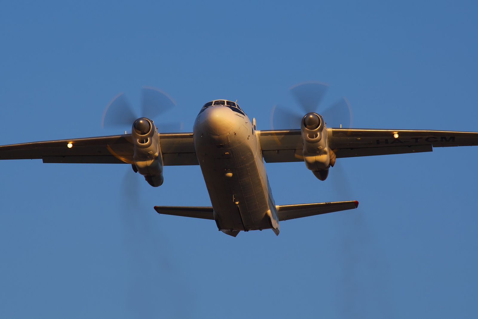 Самолёт Ан-26 потерпел крушение в Бахчисарайском районе Крыма, погибли все находившиеся на борту 29 челове