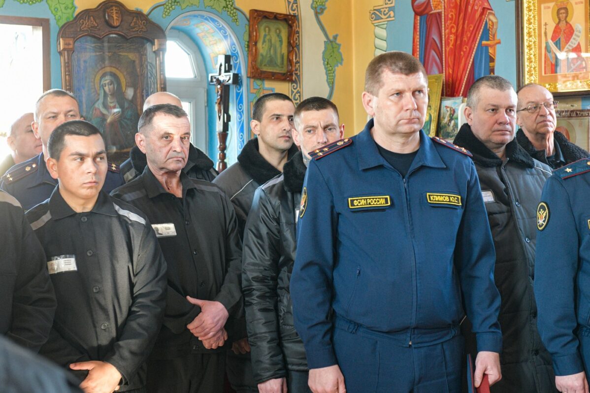 Заключенные и&nbsp;сотрудники исправительной колонии №&nbsp;14&nbsp;Краснодарского отделения на&nbsp;богослужении